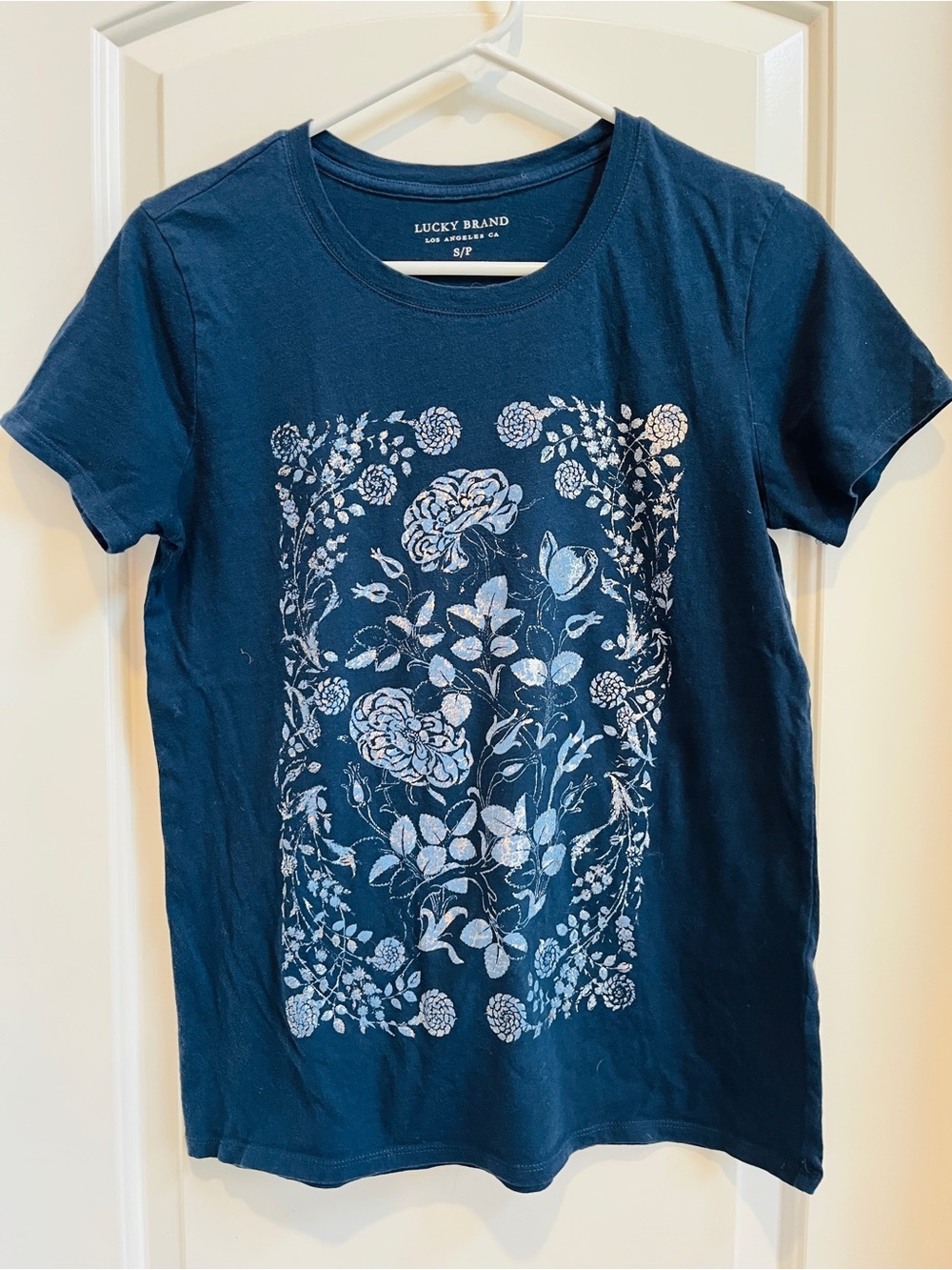 Lucky Brand Women’s Small Navy Blue Floral Graphic T-Shirt Boho Botanical Tee Sm